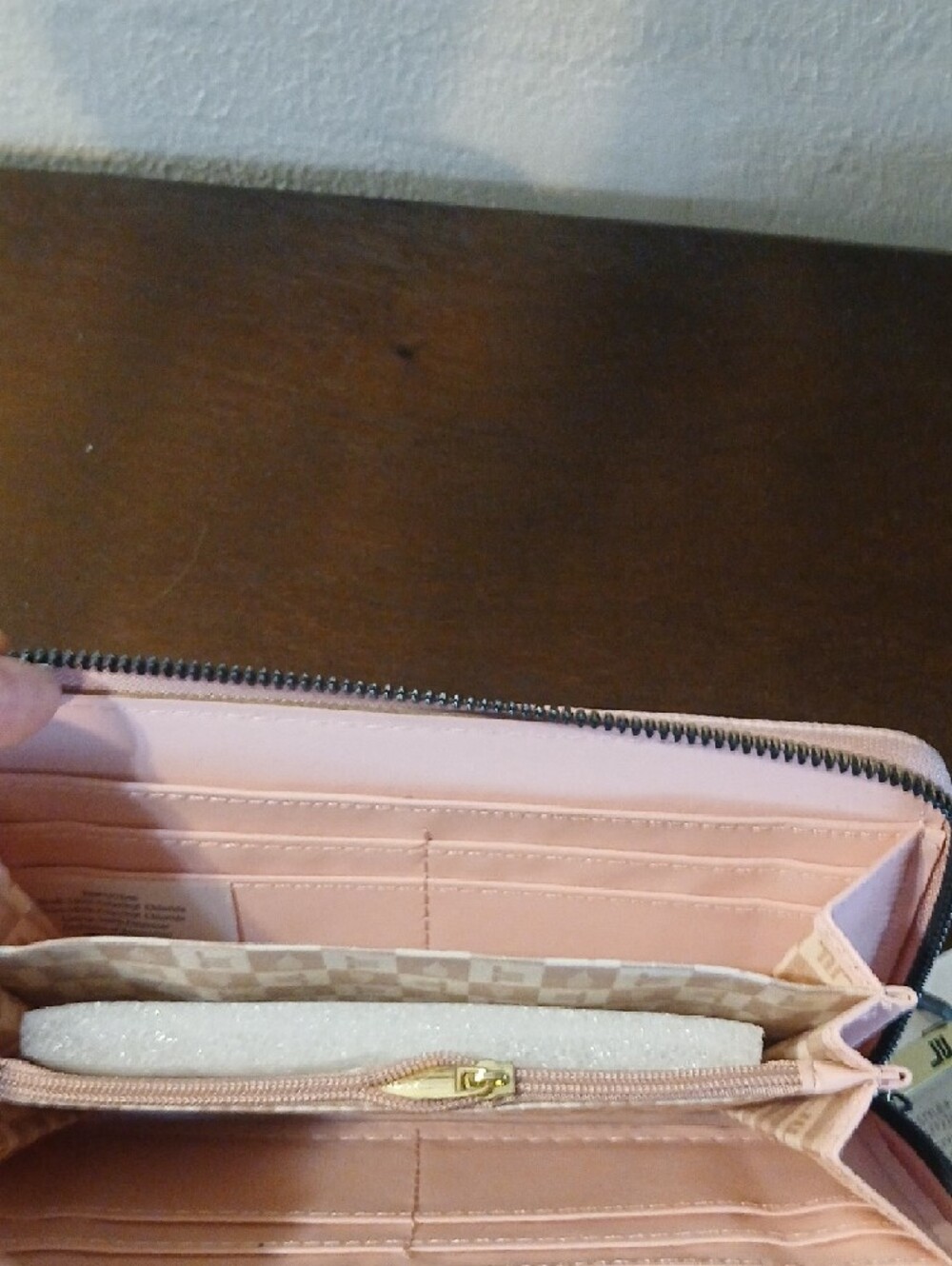 London Fog Light Pink Zip Wallet with Wristlet - Picture 2 of 2